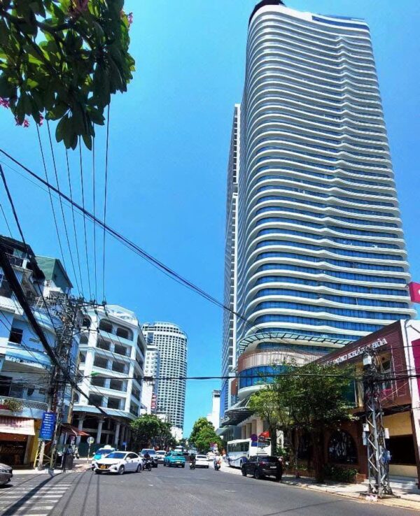 BÁN ĐẤT TẶNG NHÀ MẶT TIỀN NGUYỄN THỊ MINH KHAI -NHA TRANG - 55 tỷ